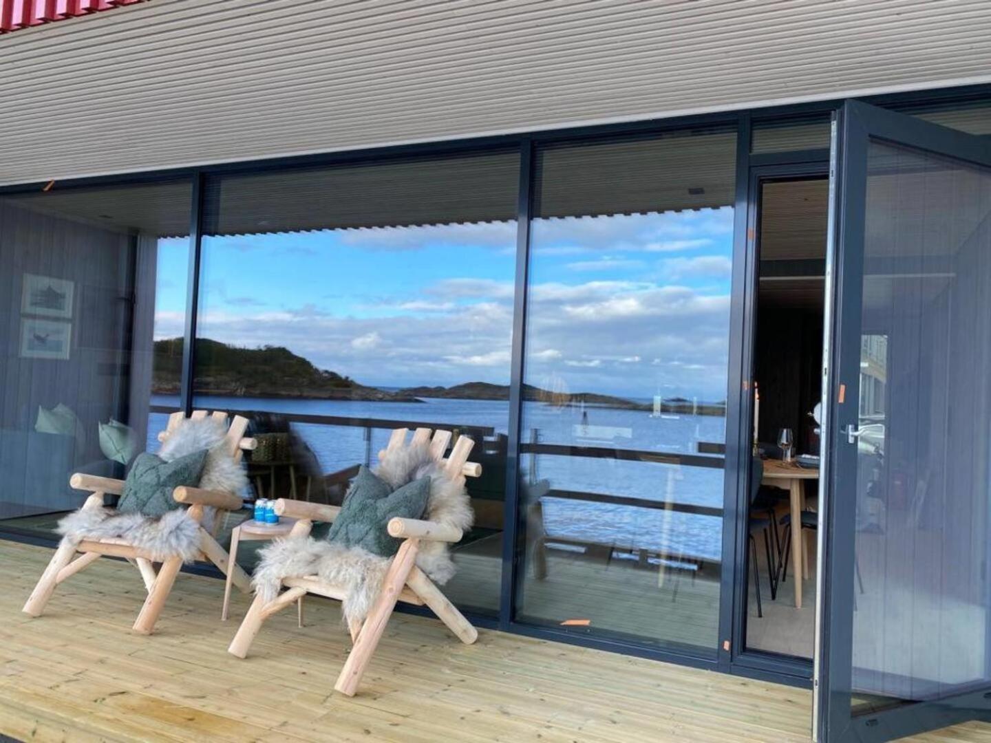 Waterfront Apartment With Panoramic Sea View Henningsvaer Exteriér fotografie